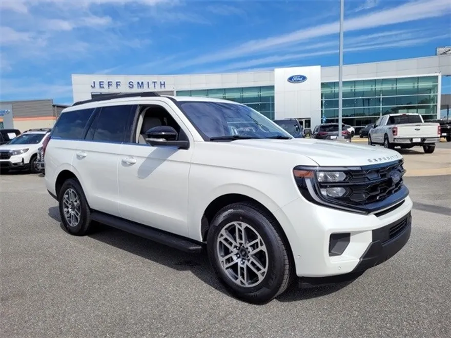 2025 Ford Expedition photo 1