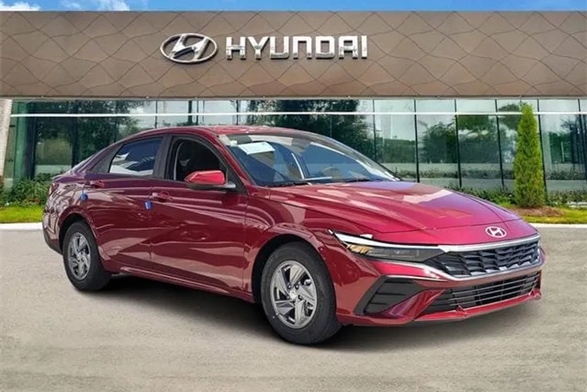 2025 Hyundai Elantra SE photo 1