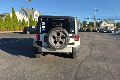 2018 Jeep Wrangler Unlimited Sahara photo 2
