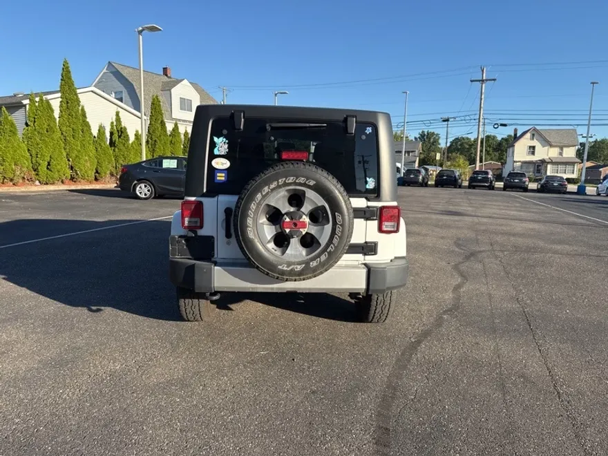 2018 Jeep Wrangler Unlimited Sahara photo 2