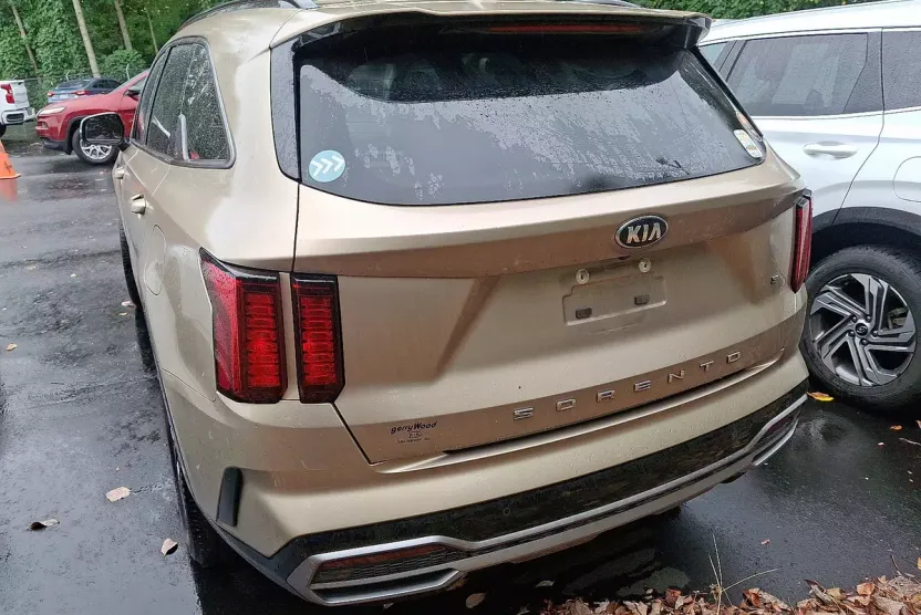 2021 Kia Sorento S photo 1