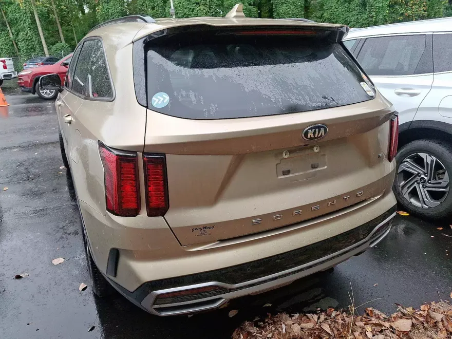 2021 Kia Sorento S photo 1