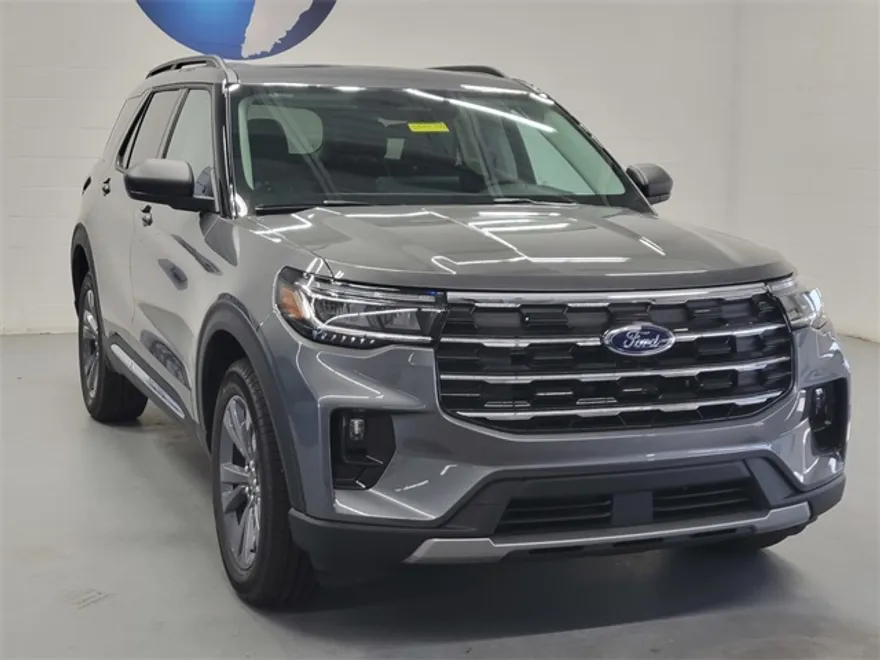 2025 Ford Explorer photo 1