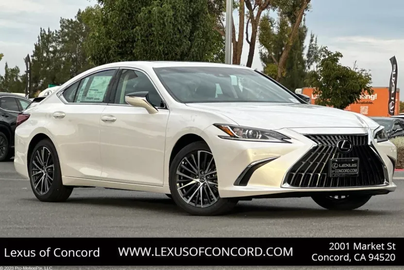 2025 Lexus ES 300h photo 1