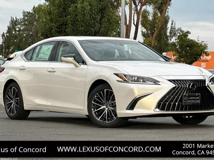 2025 Lexus ES 300h photo 1