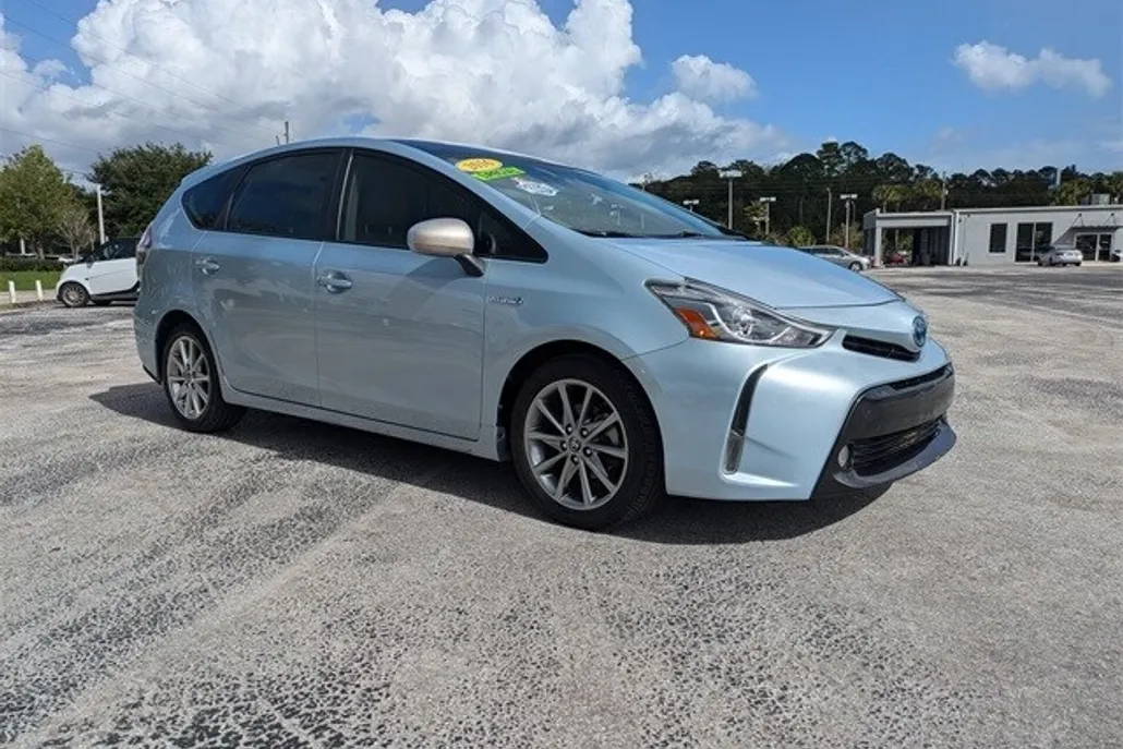 2016 Toyota Prius V Five photo 1