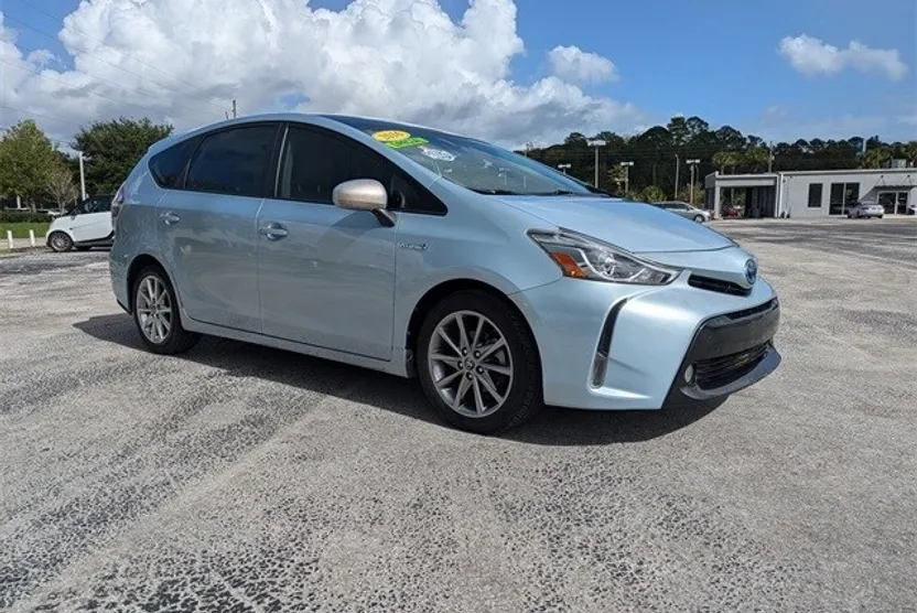 2016 Toyota Prius V Five photo 1