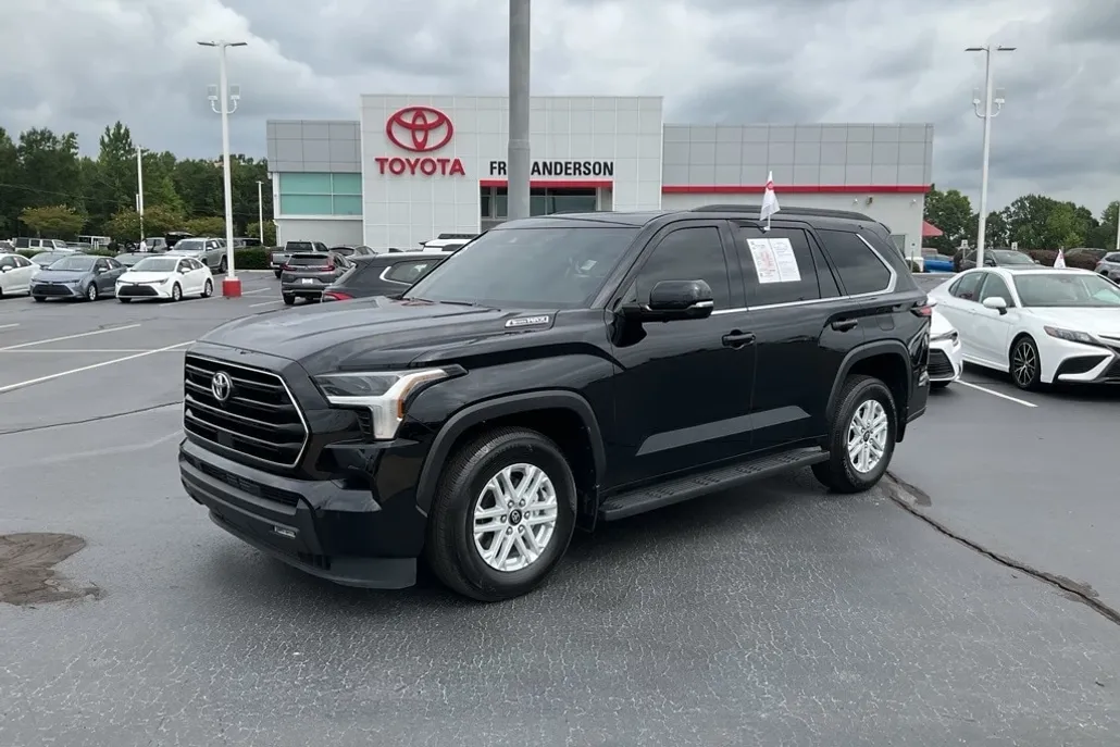 2025 Toyota Sequoia SR5 photo 1