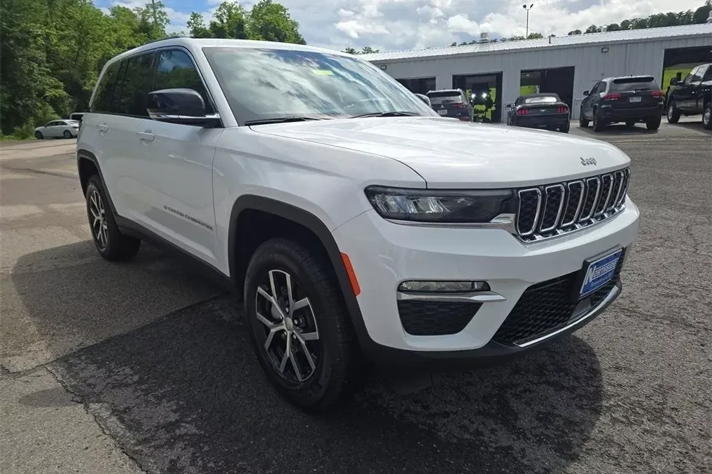 2025 Jeep Grand Cherokee Limited photo 1