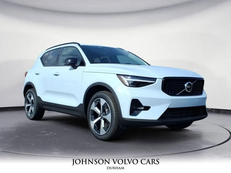 2026 Volvo XC40 Plus photo 1
