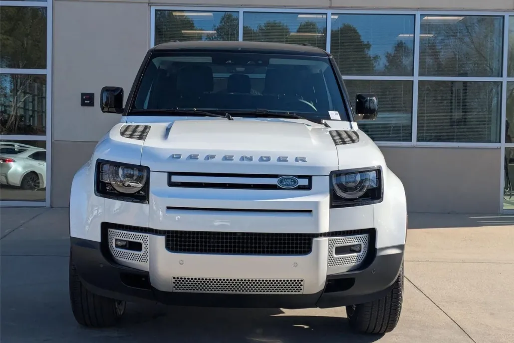 2025 Land Rover Defender 90 S photo 1