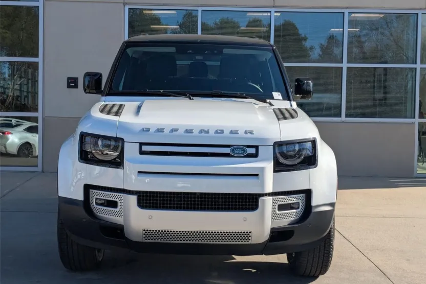 2025 Land Rover Defender 90 S photo 1