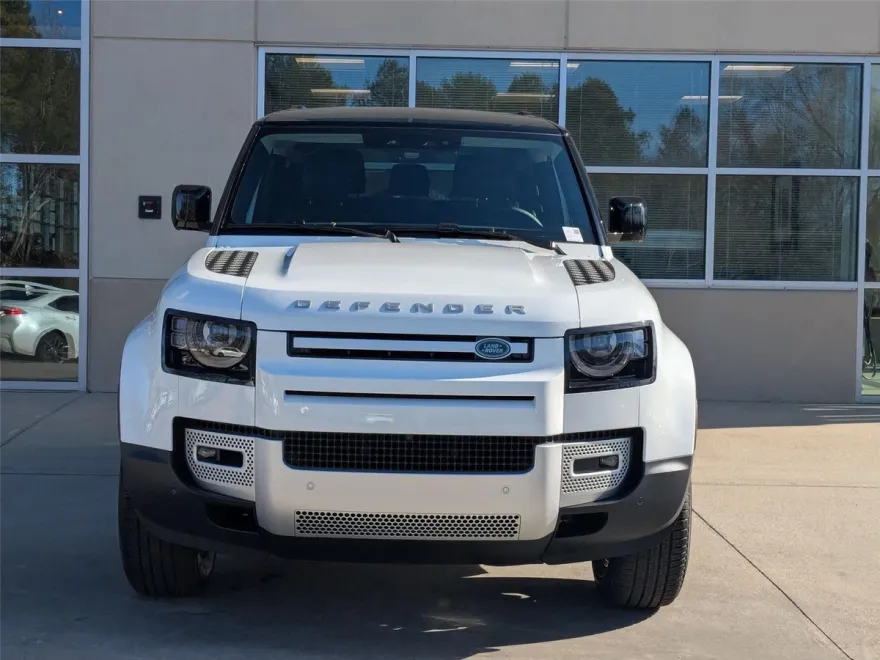 2025 Land Rover Defender 90 S photo 1
