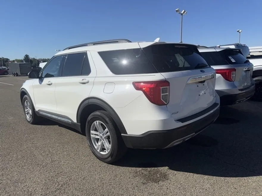 2022 Ford Explorer XLT photo 1