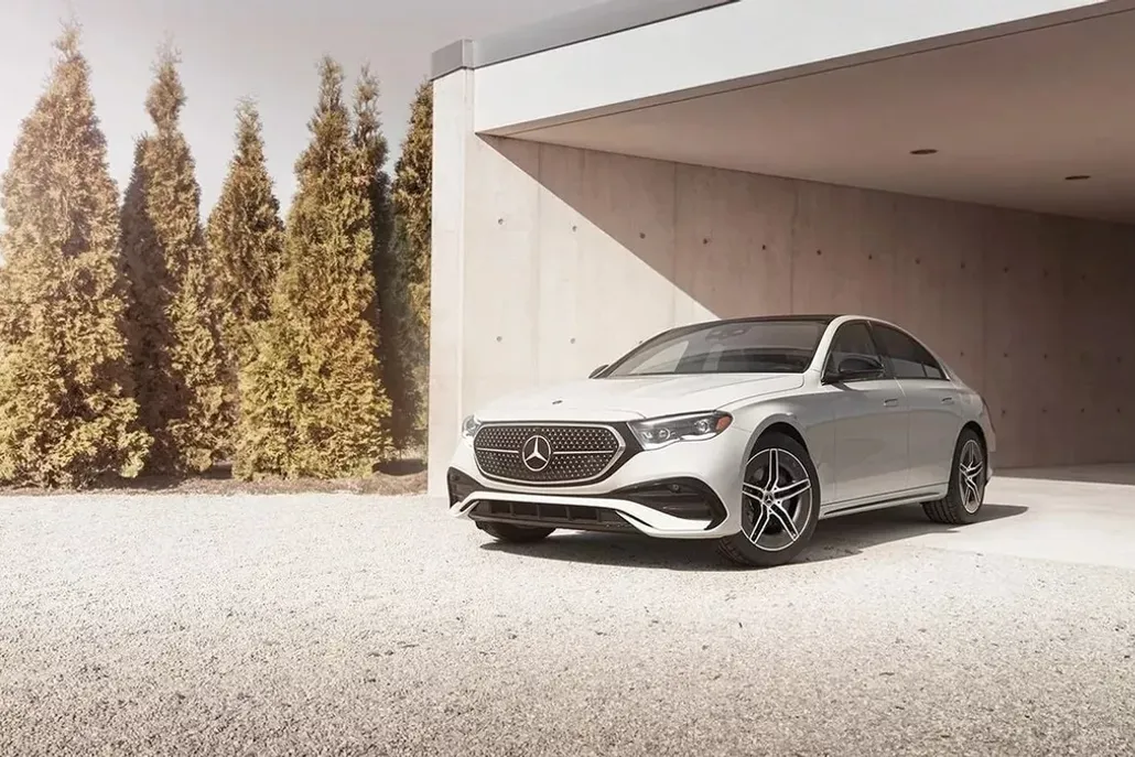 2025 Mercedes Benz E 350 4MATIC photo 1