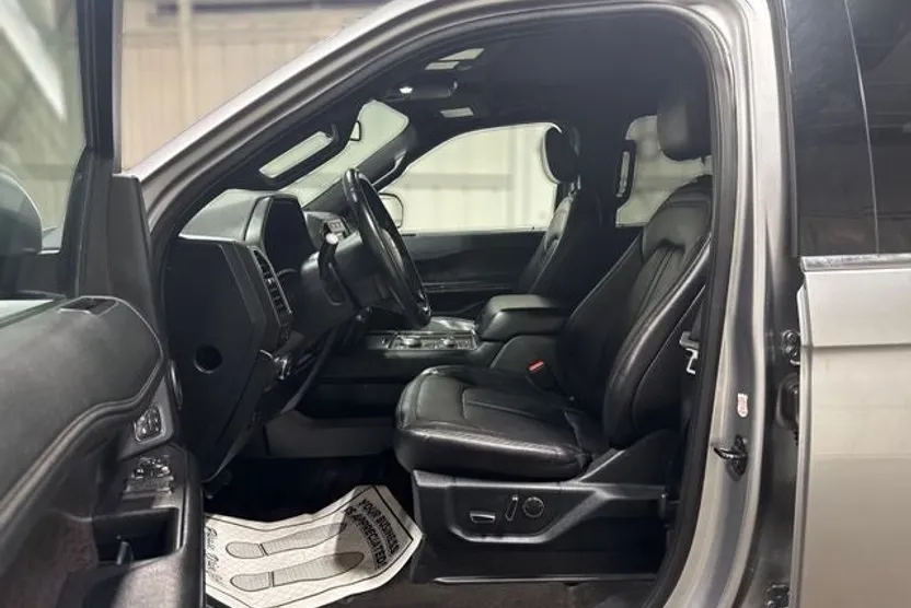 2021 Ford Expedition MAX Limited photo 1