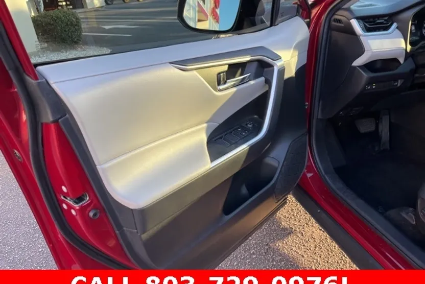 2022 Toyota RAV4 Hybrid XLE photo 1