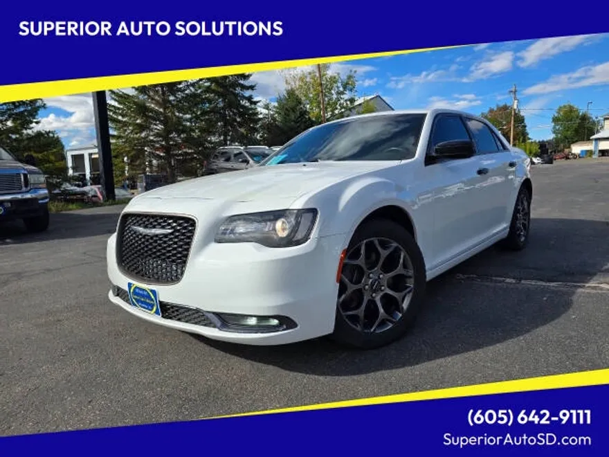 2017 Chrysler 300 S photo 1