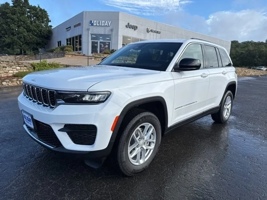 2025 Jeep Grand Cherokee Laredo photo 1