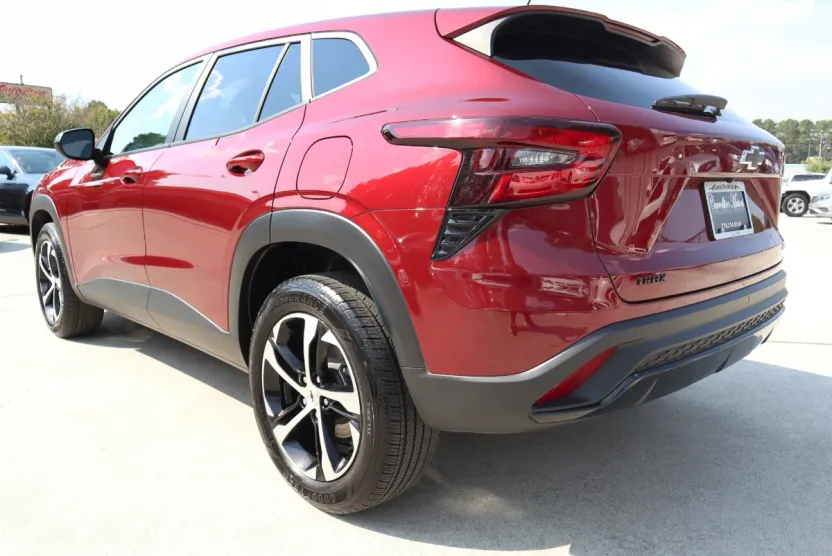 2024 Chevrolet Trax photo 1