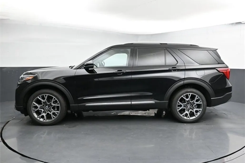 2025 Ford Explorer Platinum photo 1