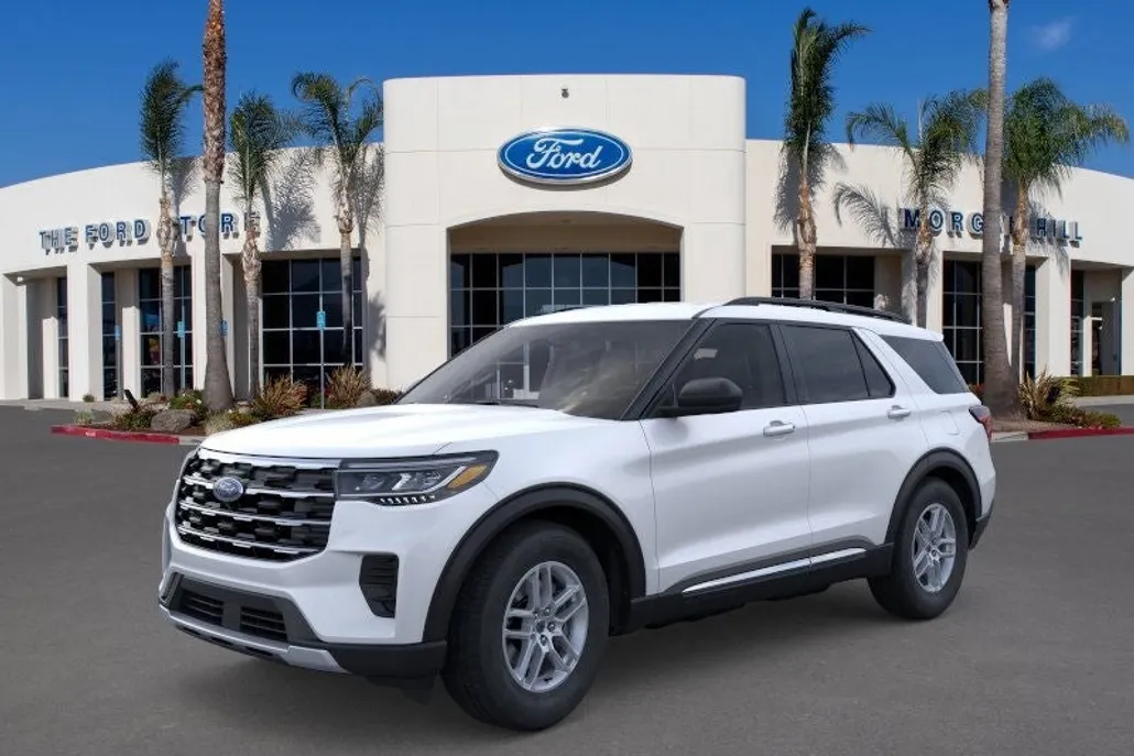 2025 Ford Explorer photo 1