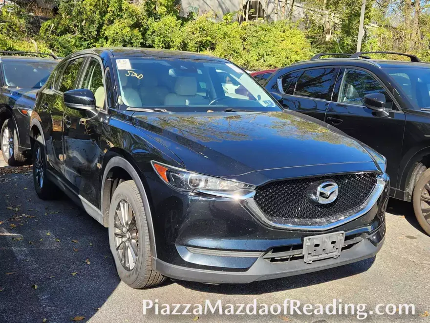 2017 Mazda CX-5 Touring photo 1