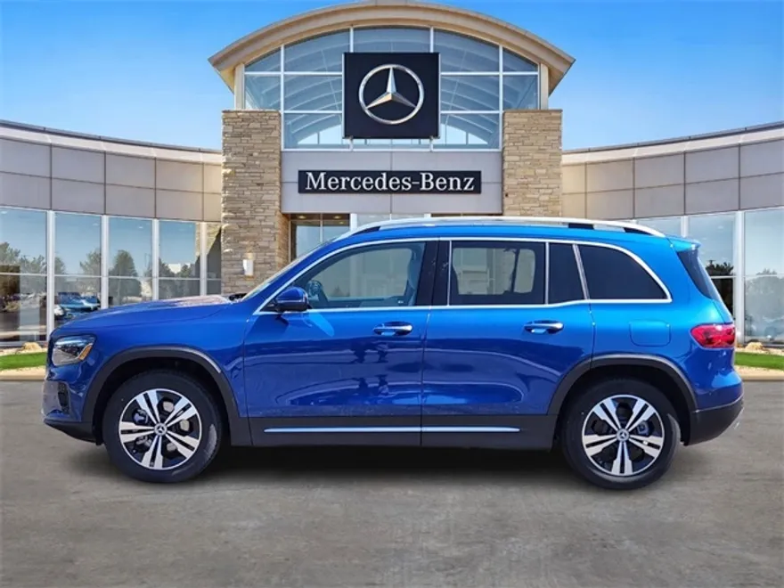 2026 Mercedes Benz GLB 250 4MATIC photo 1
