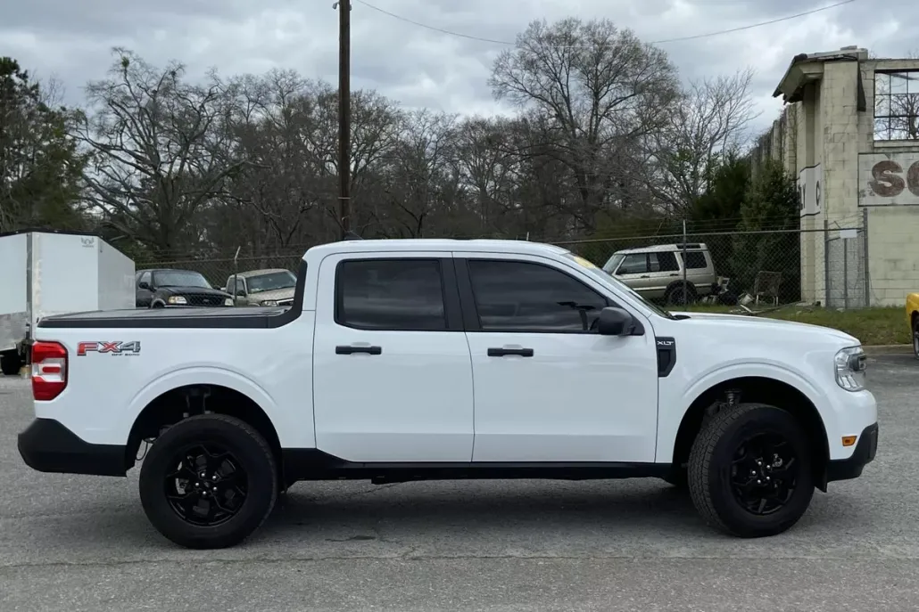 2023 Ford Maverick XLT photo 1
