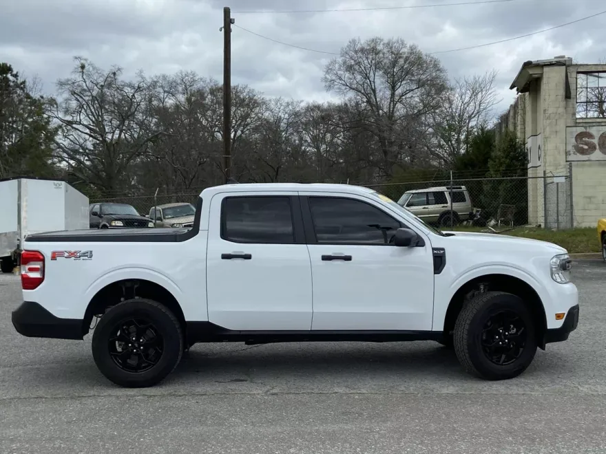 2023 Ford Maverick XLT photo 1
