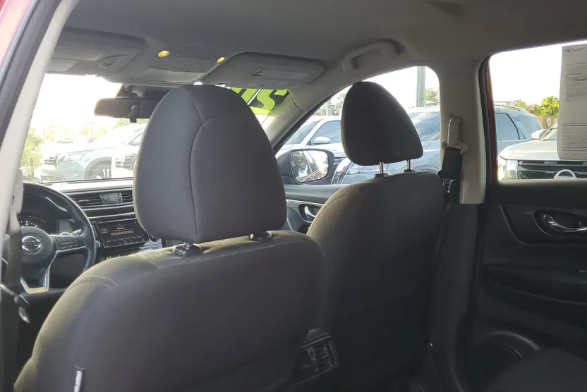 2020 Nissan Rogue SV photo 1