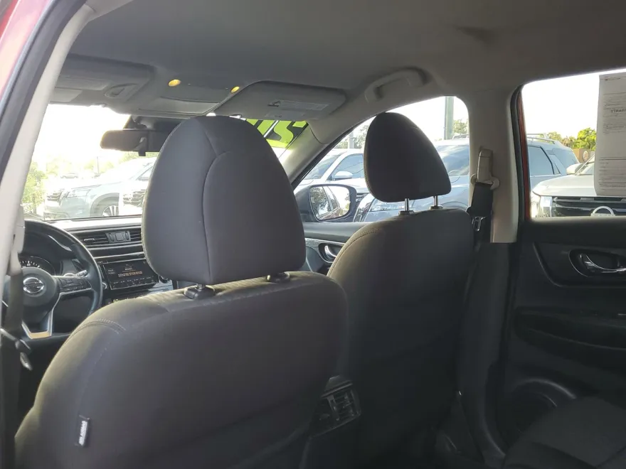 2020 Nissan Rogue SV photo 1