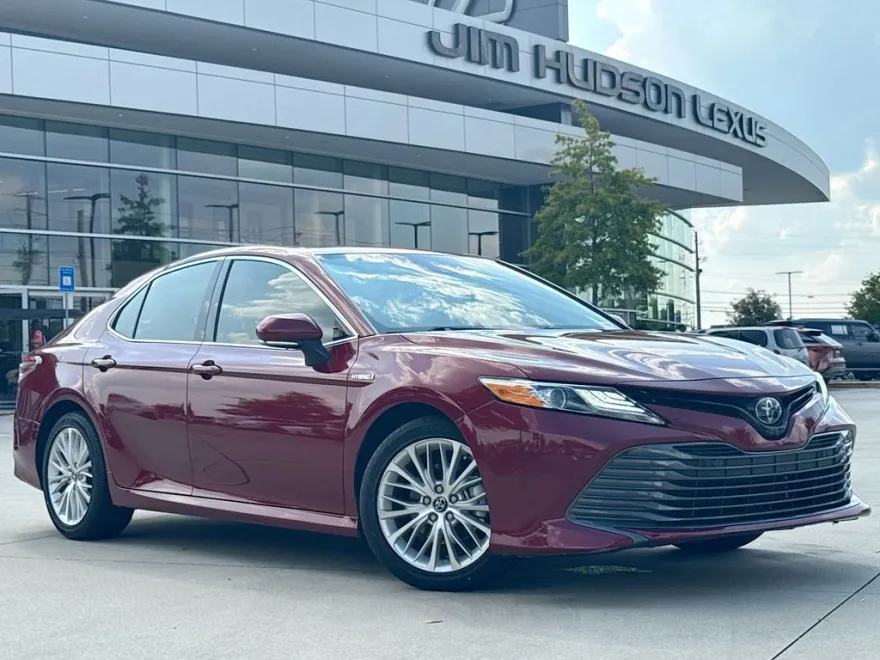 2020 Toyota Camry Hybrid XLE photo 1