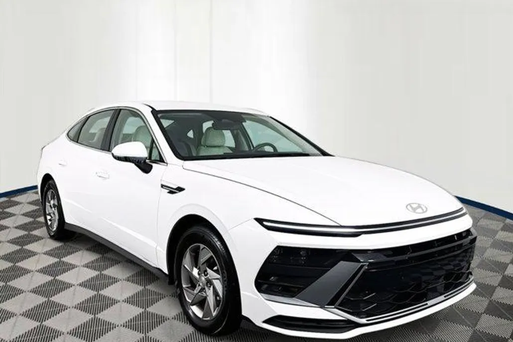 2025 Hyundai Sonata SE photo 1