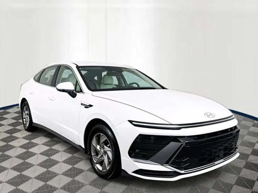 2025 Hyundai Sonata SE photo 1