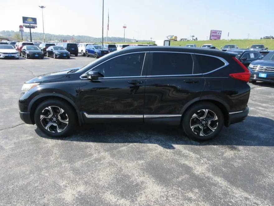 2017 Honda CR-V Touring photo 1
