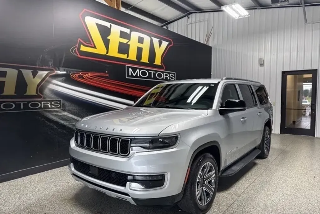 2024 Jeep Wagoneer L Series II photo 1