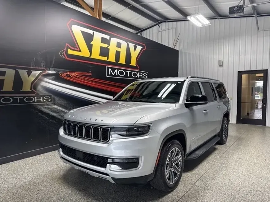 2024 Jeep Wagoneer L Series II photo 1