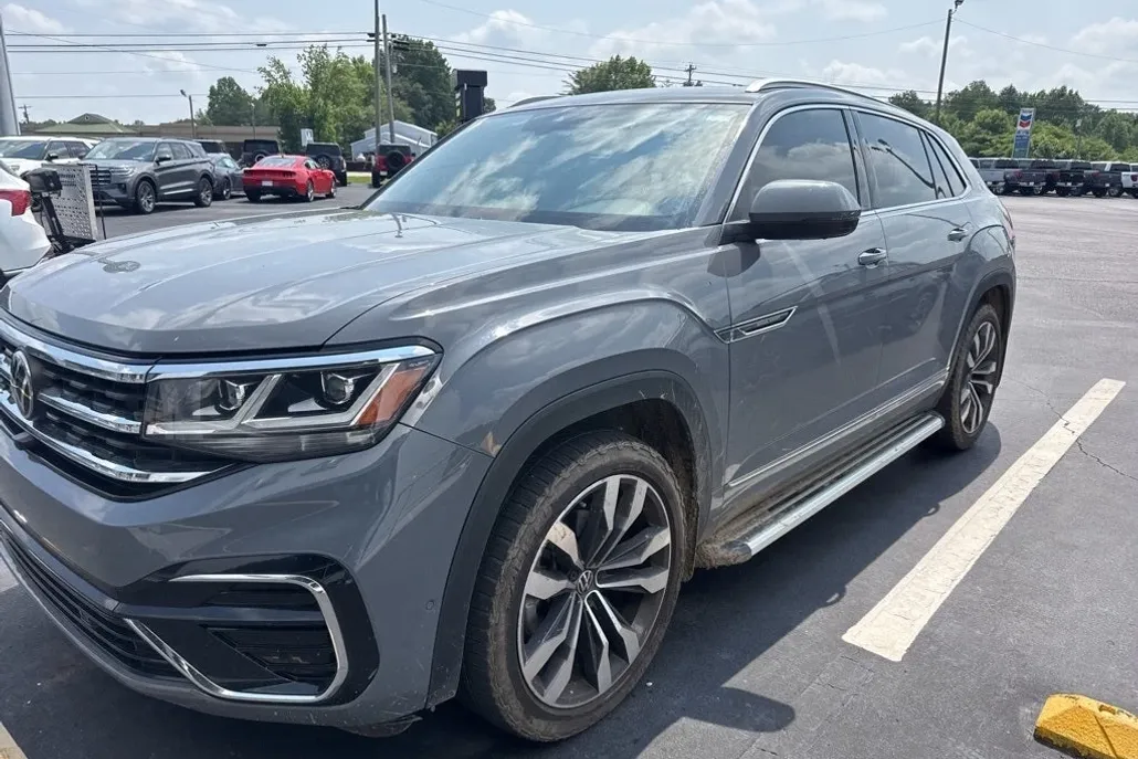 2022 Volkswagen Atlas Cross Sport V6 SEL Premium R-Line photo 1
