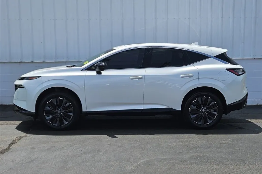 2025 Nissan Murano Platinum photo 1