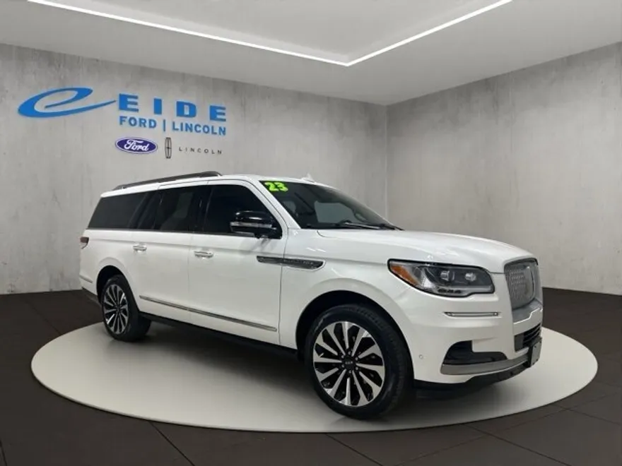 2023 Lincoln Navigator L Reserve photo 1