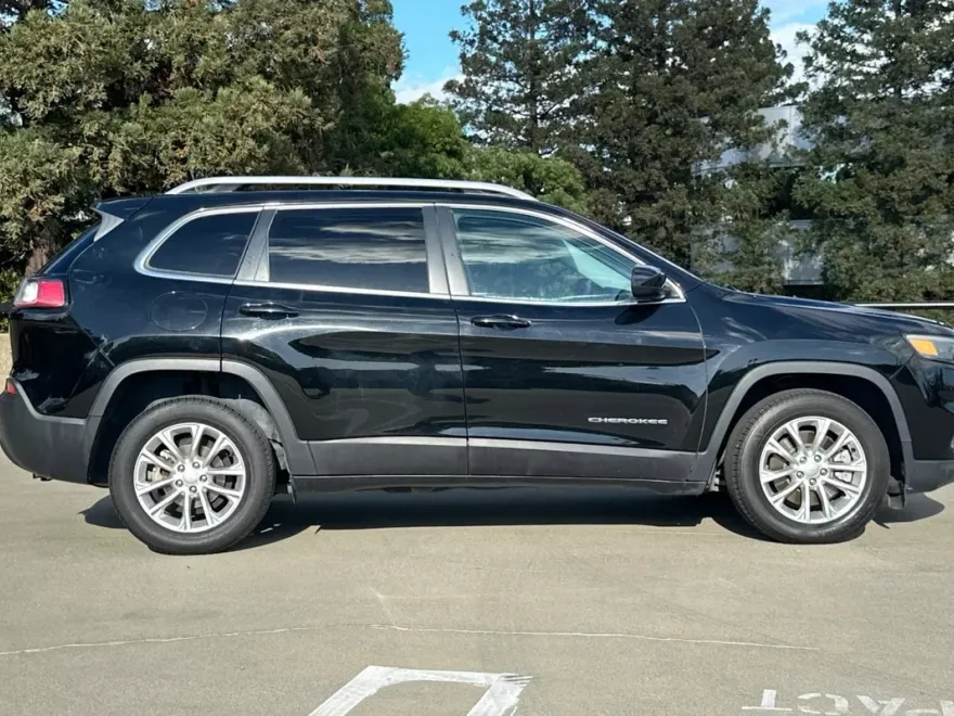 2019 Jeep Cherokee Latitude photo 1