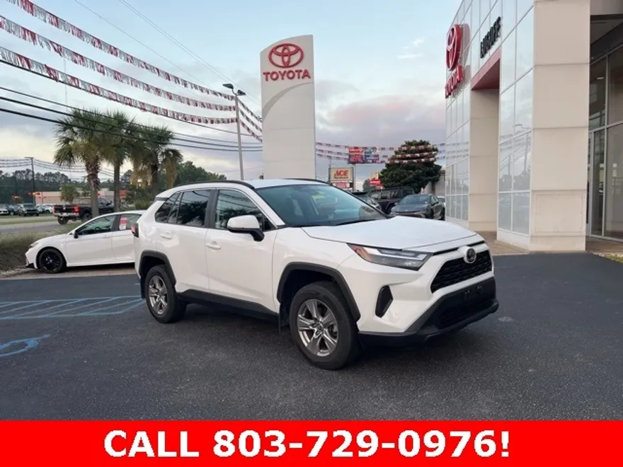2023 Toyota RAV4 XLE photo 1