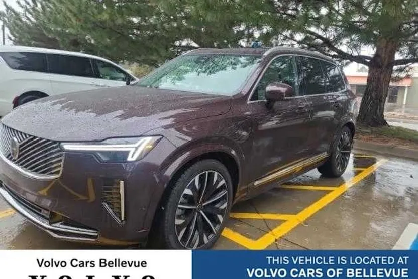 2025 Volvo XC90 T8 photo 1