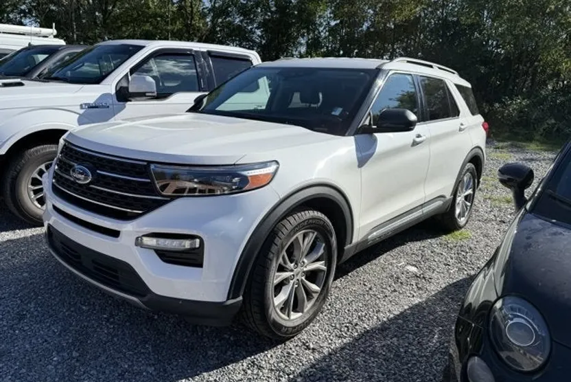 2022 Ford Explorer XLT photo 1