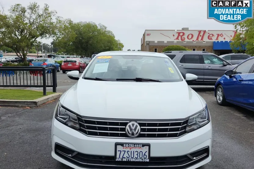 2017 Volkswagen Passat SE photo 1