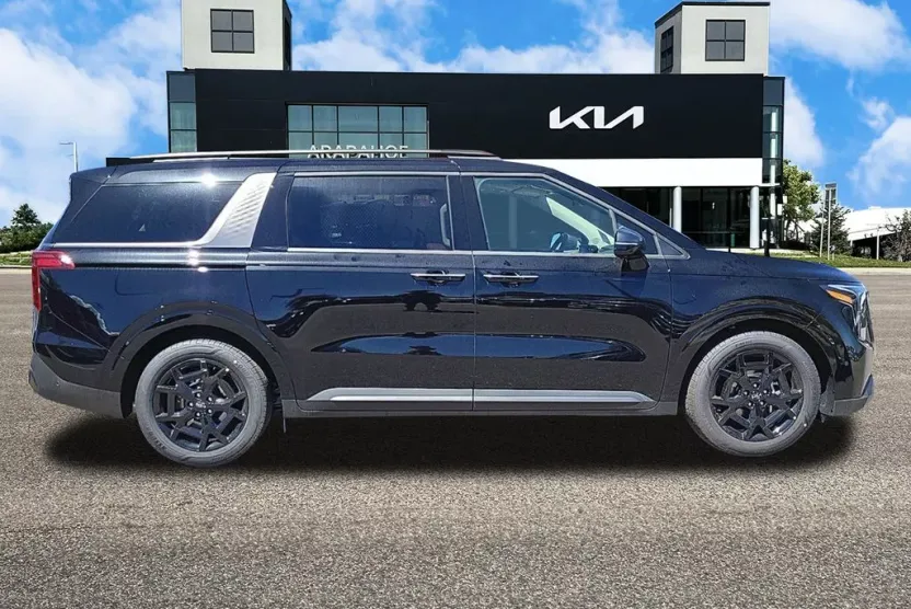 2025 Kia Carnival SX photo 1