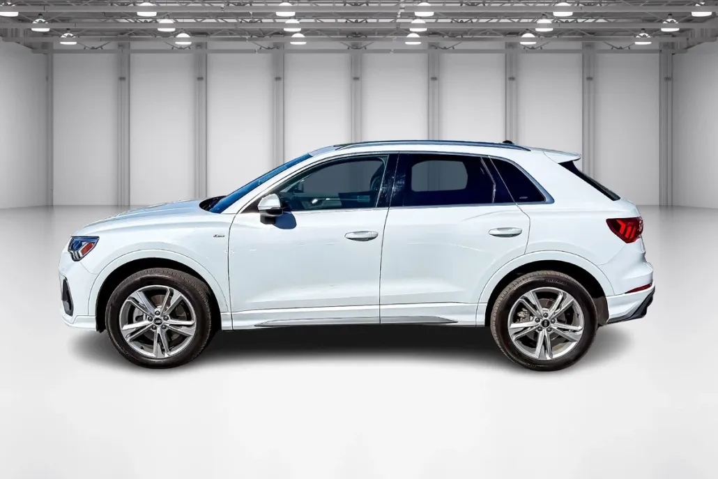 2023 Audi Q3 45 TFSI S line Premium photo 1
