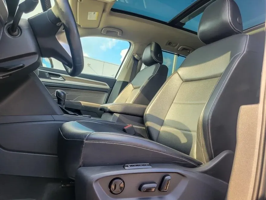 2022 Volkswagen Atlas SEL photo 1