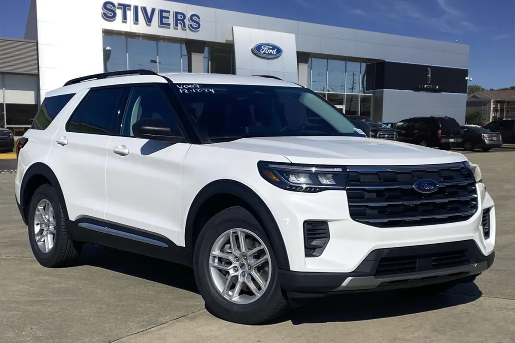 2025 Ford Explorer photo 1